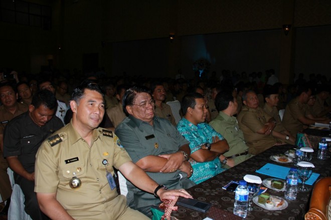 Walikota Jambi bersama Bupati dan Walikota se Provinsi Jambi.
